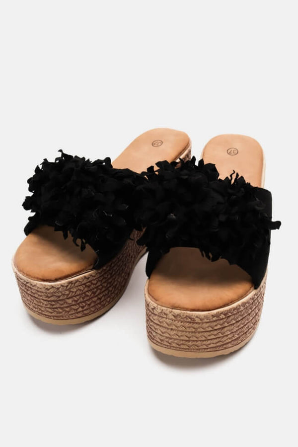 Sandales à semelles compensées à fleurs noires
